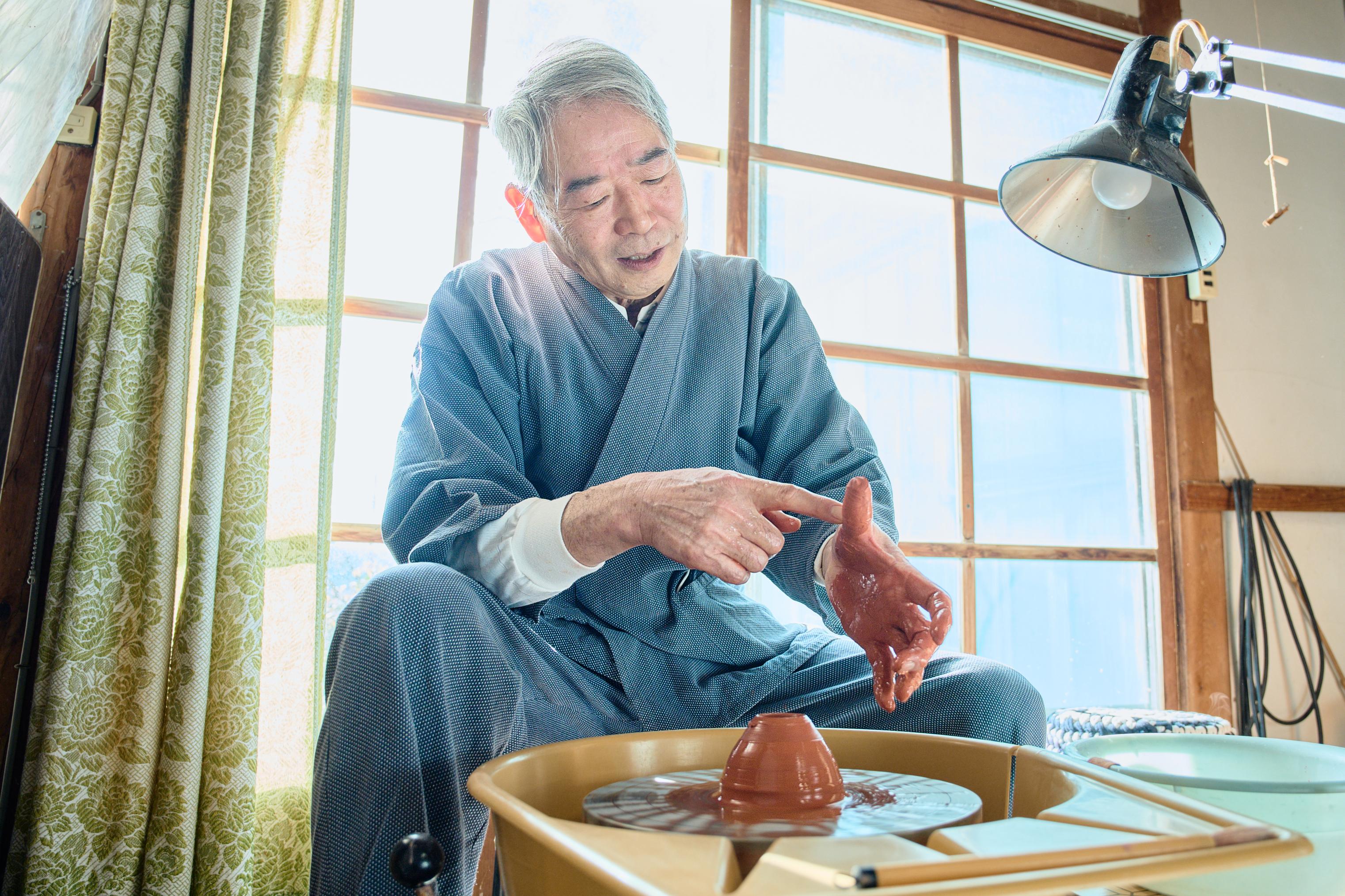 佐渡金山で発見された赤土を使った焼き物「無名異焼（伝統的工芸品）」を作ろう！